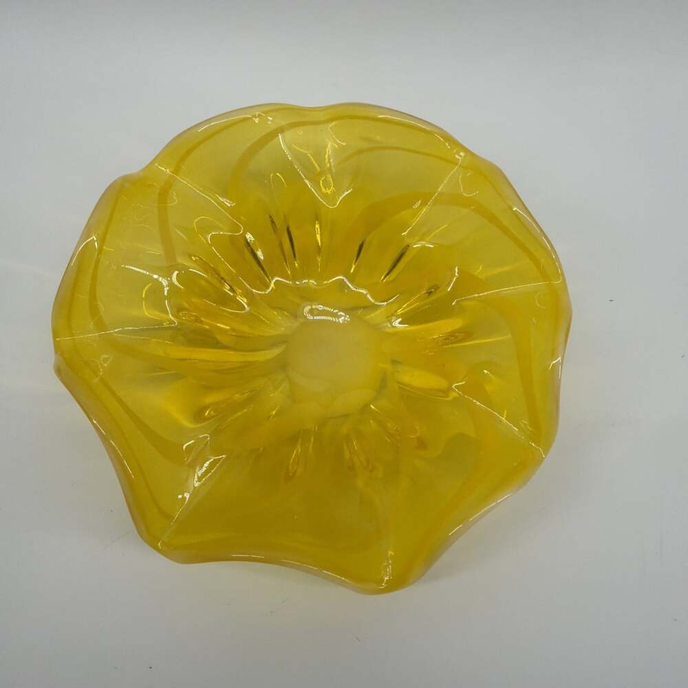 VTG HAND BLOWN ART GLASS LARGE FLOWER SHALLOW BOWL MCM YELLOW SWIRL CANDY DISH